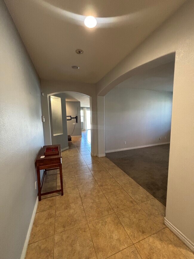 Building Photo - 595 Vista Bonita