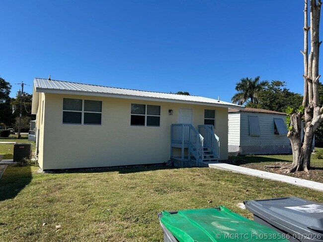 Building Photo - 371 Banyan Ave