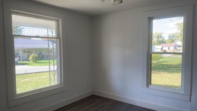 Building Photo - 3 Bedroom For Rent Bowling Green MO