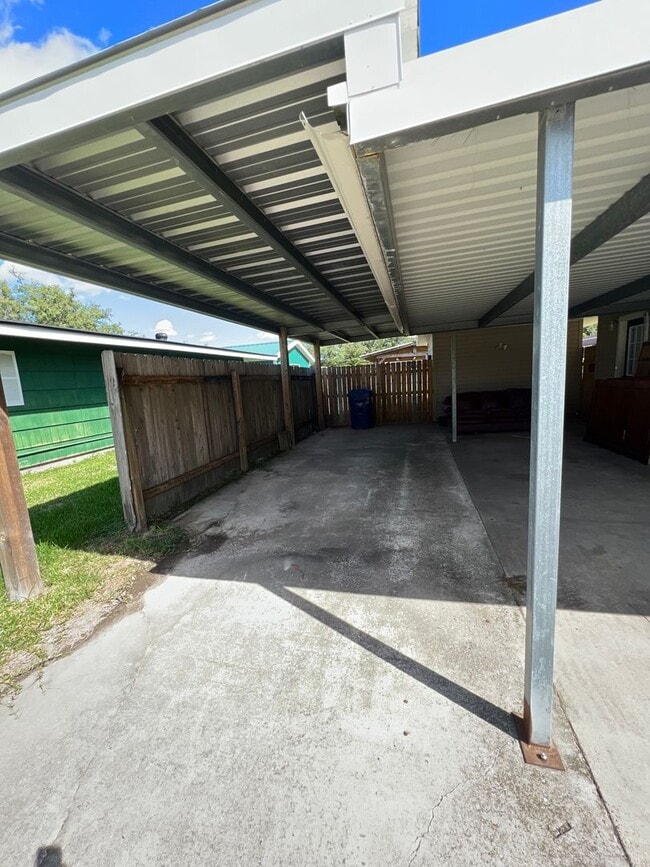 Building Photo - Home for lease