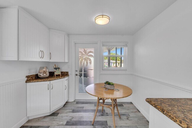 Building Photo - 530 NE 17th St