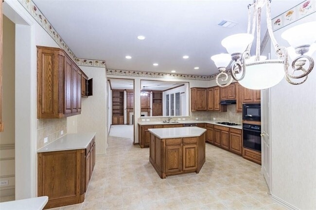 Building Photo - 5717 Sweetbriar Dr