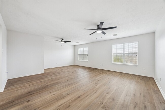 Building Photo - 11207 Briscoe Ln