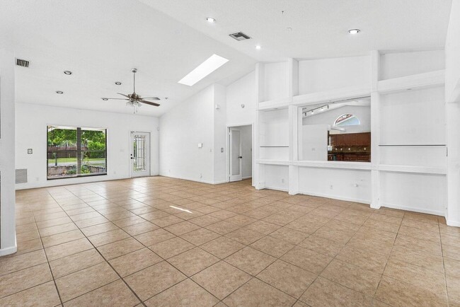 Building Photo - 14616 Autumn Ave