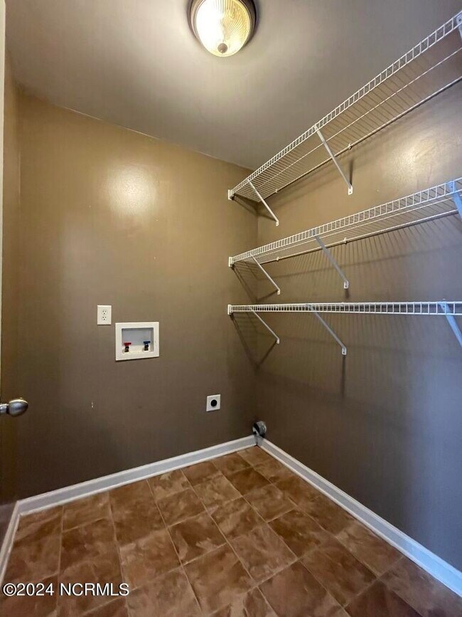 Building Photo - 143 Apache Trail