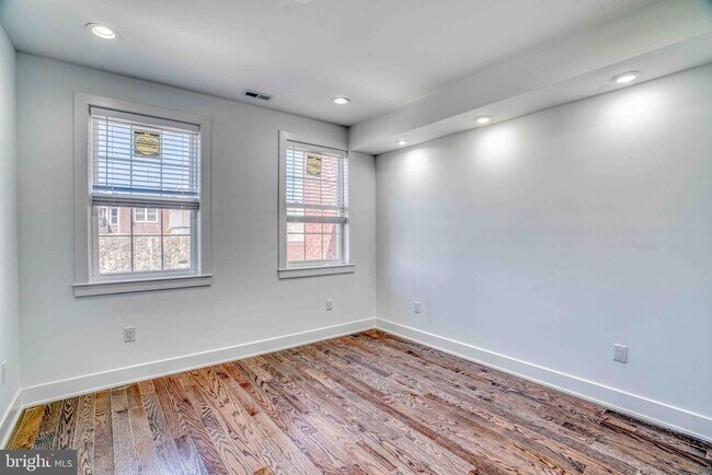 Building Photo - 2832 Edgemont St