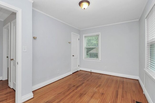 Building Photo - Charming 2BD/1BA Bungalow in Bradley Hills!