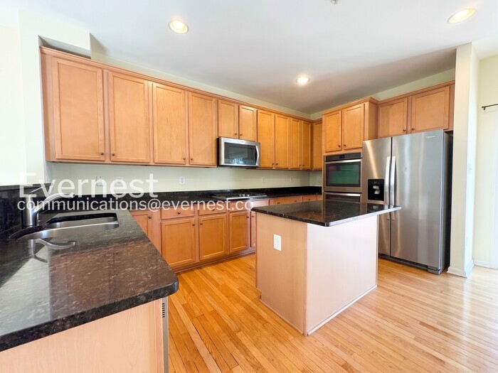Building Photo - 6137 Hanlon St