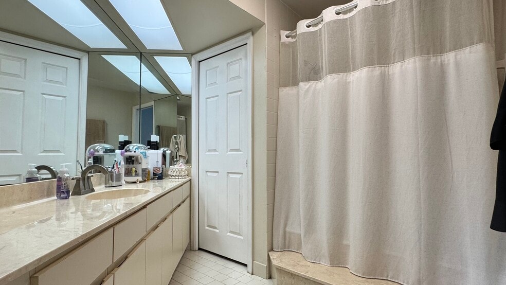 Building Photo - 5641 Coach House Cir