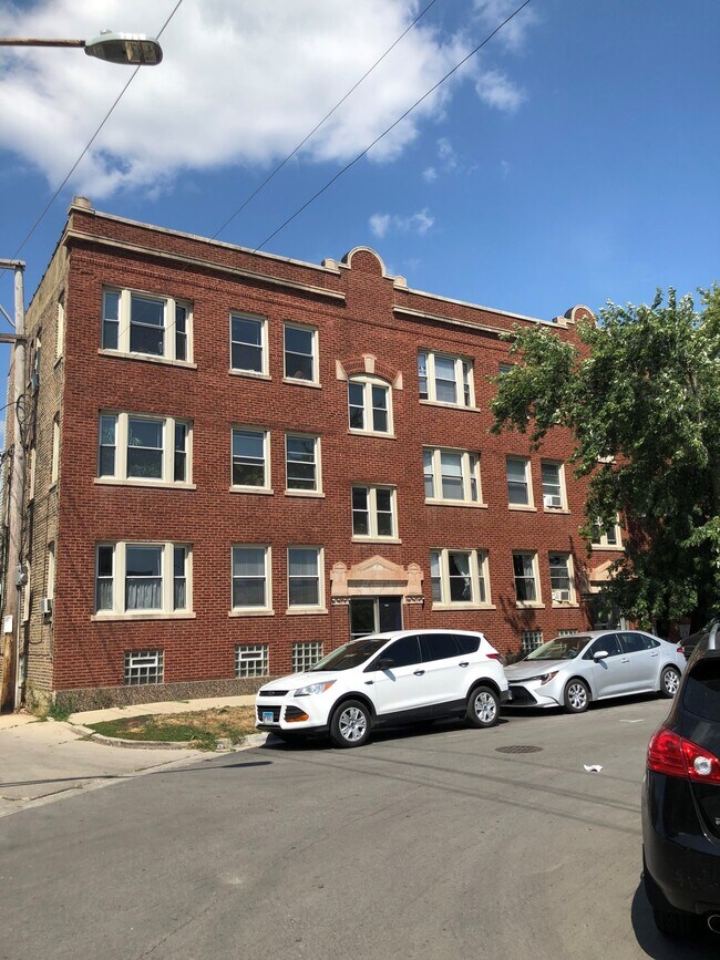 Building Photo - 5958 N Paulina St