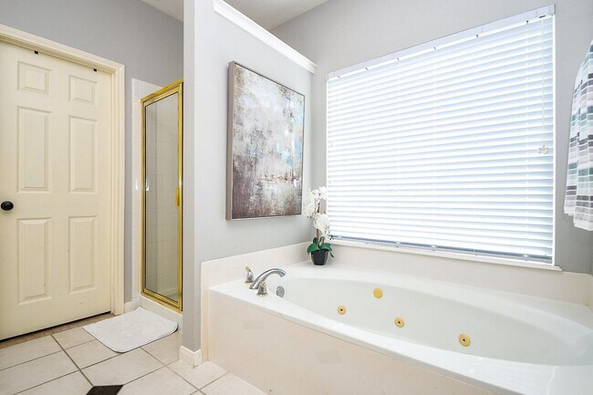 Building Photo - 2114 Thistlerock Ln