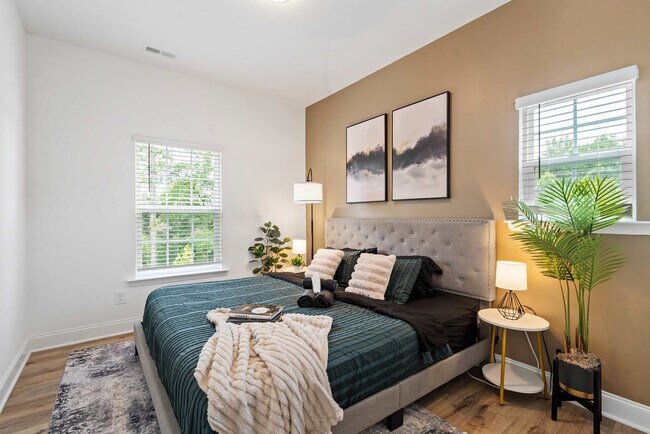 Building Photo - 8021 Brightside Dr