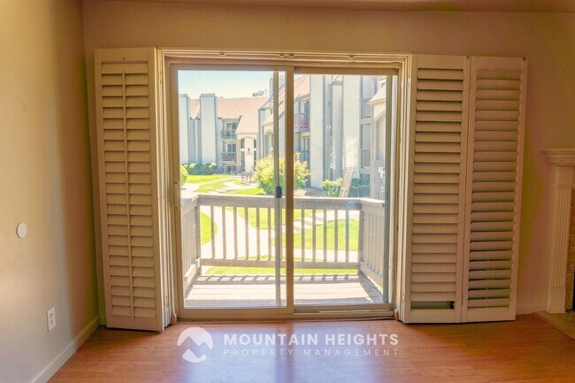 Building Photo - 415 E Creekside Cir