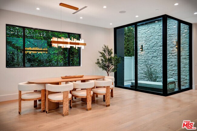 Building Photo - 15602 Morrison St