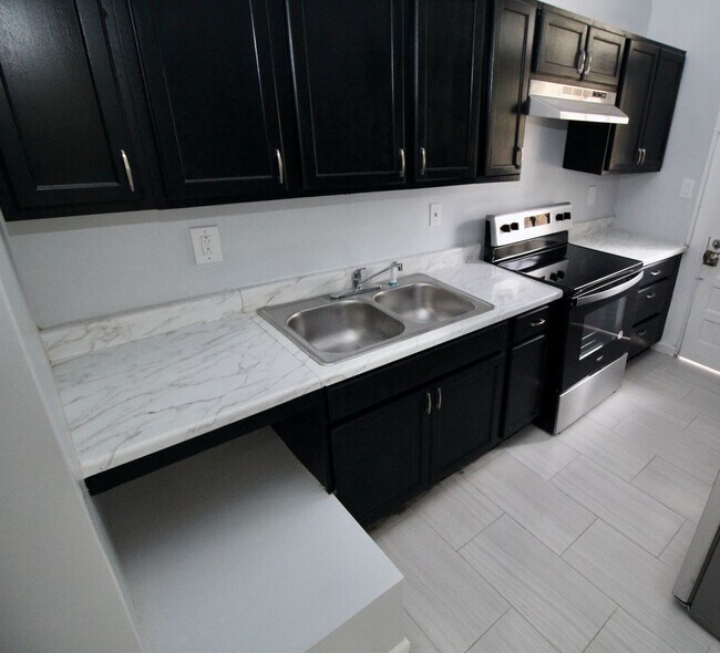 Building Photo - Exclusively Offered by Muse Realty Rentals...