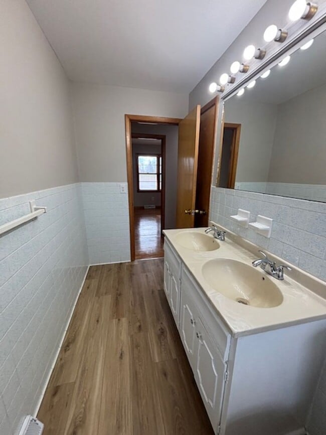 Building Photo - 891 Hill St