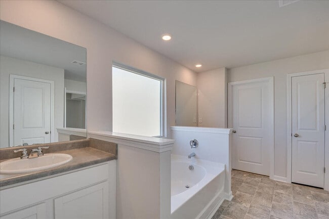 Building Photo - 1412 Deer Hollow Run
