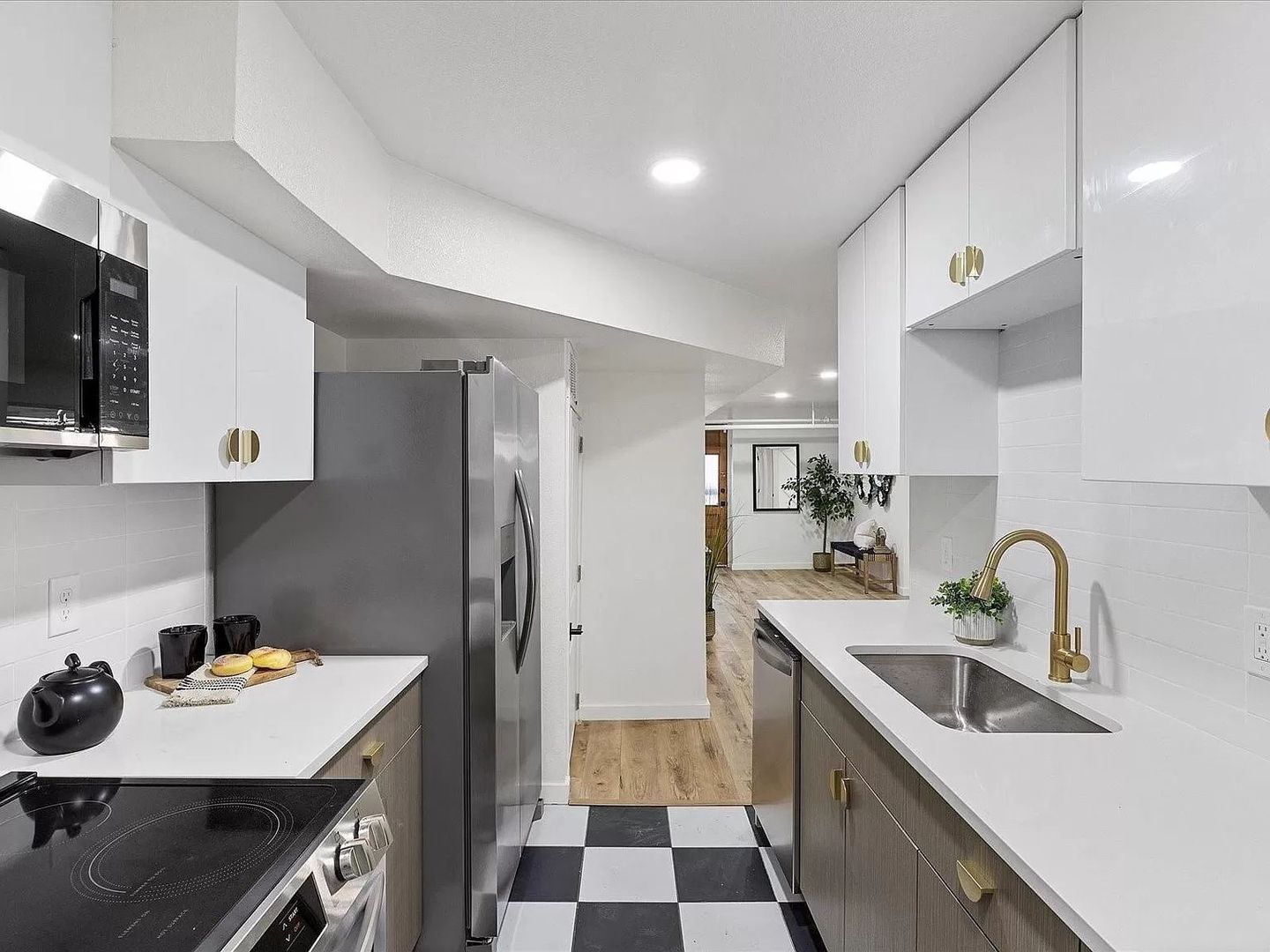 Building Photo - 2400 E 13th Ave