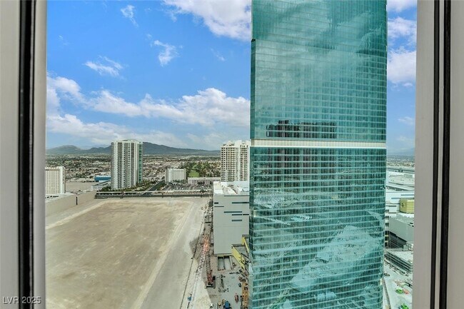 Building Photo - 2700 S Las Vegas Blvd
