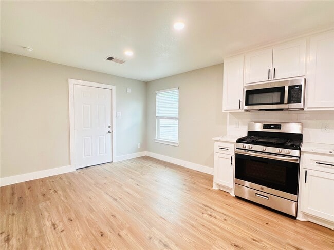 Building Photo - 11130 Hanning Ln