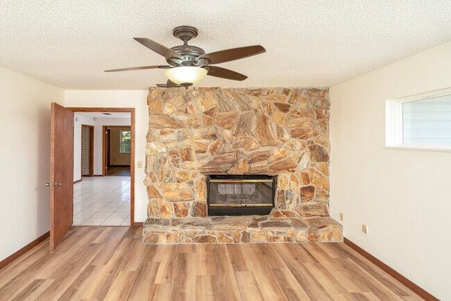 Building Photo - 328 Linden Rd