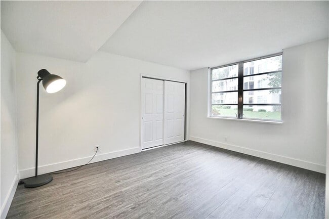 Building Photo - 2651 S Course Dr