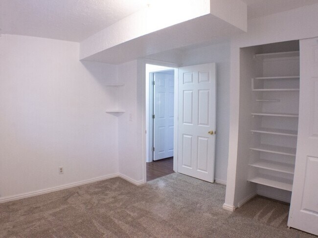 Building Photo - 388 N 520 W St