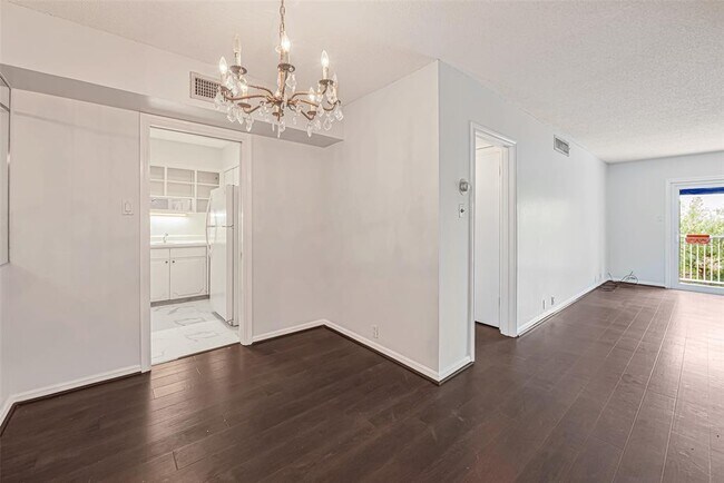 Building Photo - 2601 Bellefontaine St