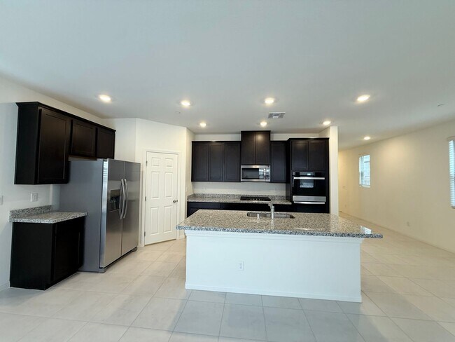 Building Photo - Modern Brand New Summerlin Home with 5 Bedrooms, Loft & Upgraded Finishes
