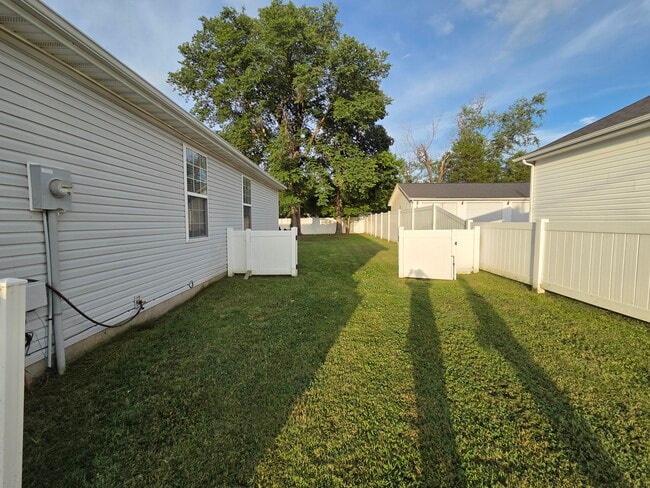 Building Photo - 2507 Golf Links Rd