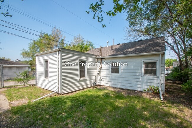 Building Photo - 825 E 14th Ave