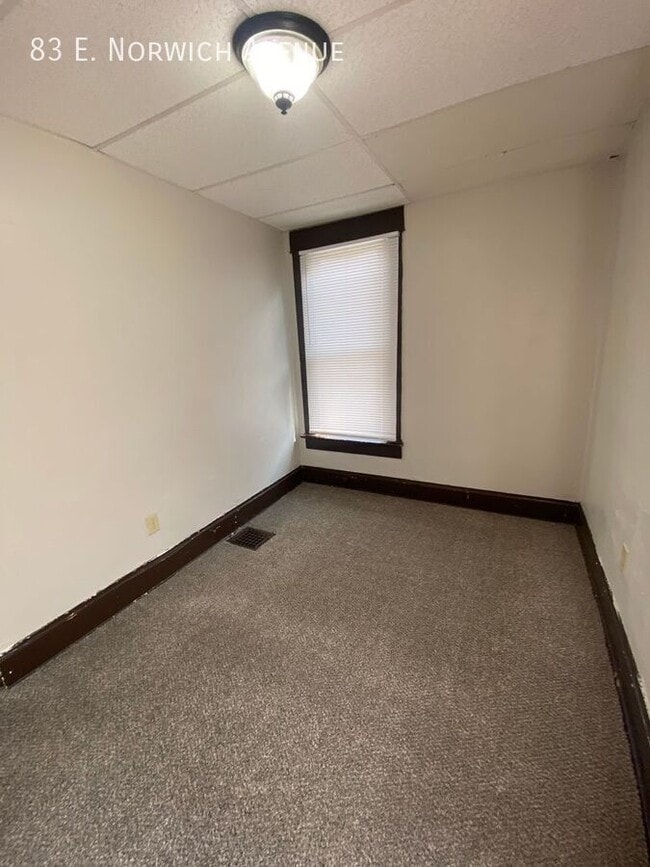 Building Photo - 83 E Norwich Ave