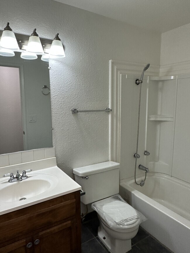 Building Photo - Modesto 3 Bed 2 Bath 2 Car Garage HOA Swim...
