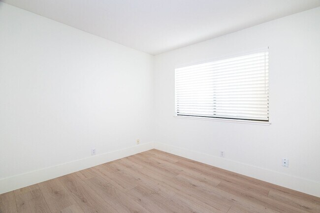 Building Photo - 11859 S Carson Way