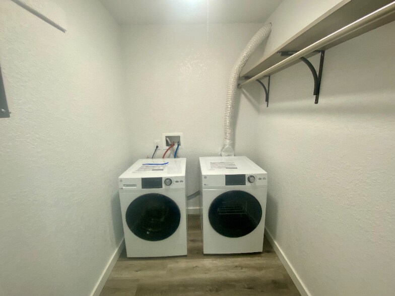 Building Photo - 1131 Spencer St