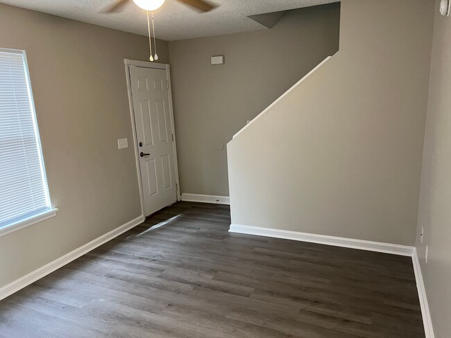 Building Photo - 2BR/2BA Townhome For Rent