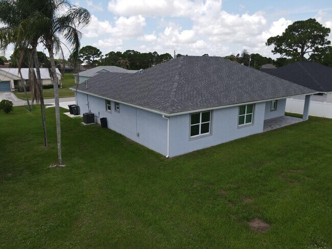 Building Photo - 5673 NW Whitecap Rd