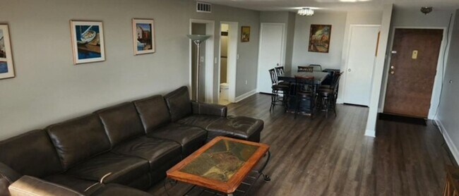 Building Photo - Newly Renovated Condo Located In Highly Desirable Area Of Forest Acres!