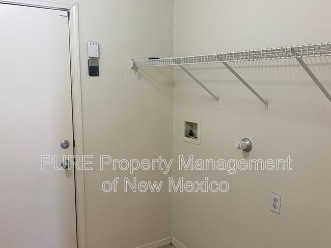 Building Photo - 404 Desert Rock Dr SW