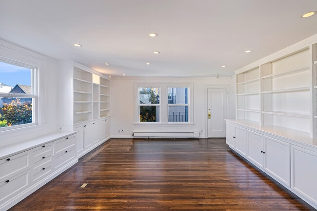 Building Photo - 2521 Broadway