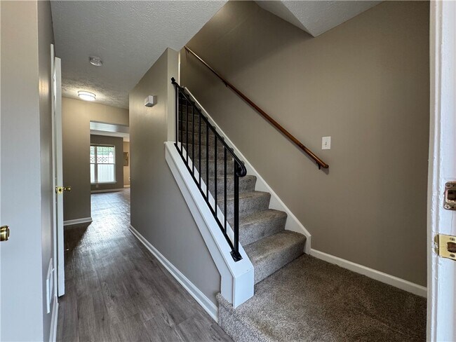 Building Photo - 749 Royal Sunset Dr