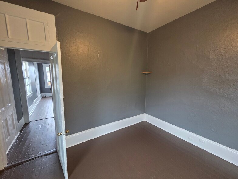 Building Photo - 2213 Baronne St