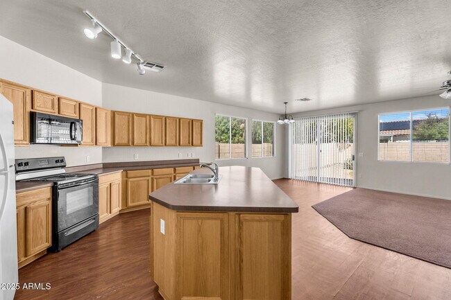 Building Photo - 13644 W San Juan Ave