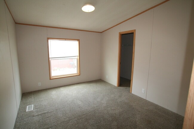 Building Photo - 3 Bedroom Modular Home in Babcock Vista!