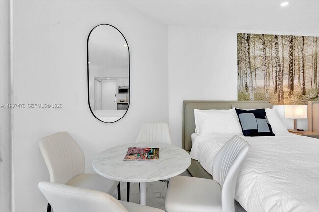 Building Photo - 17375 Collins Ave