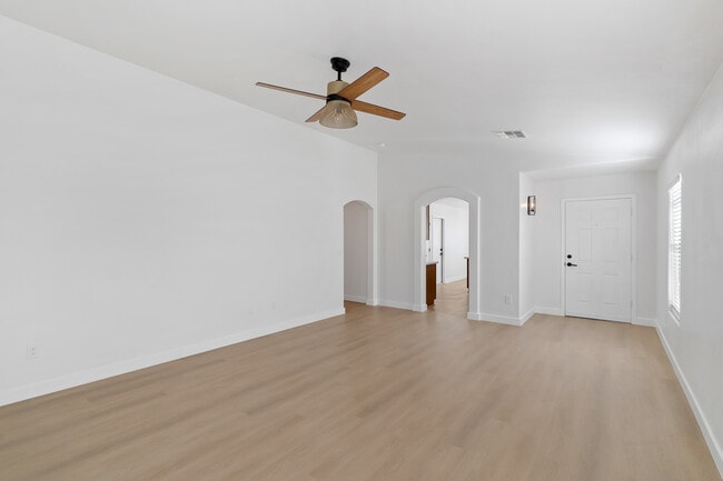 Building Photo - 3721 W Avenida Fria