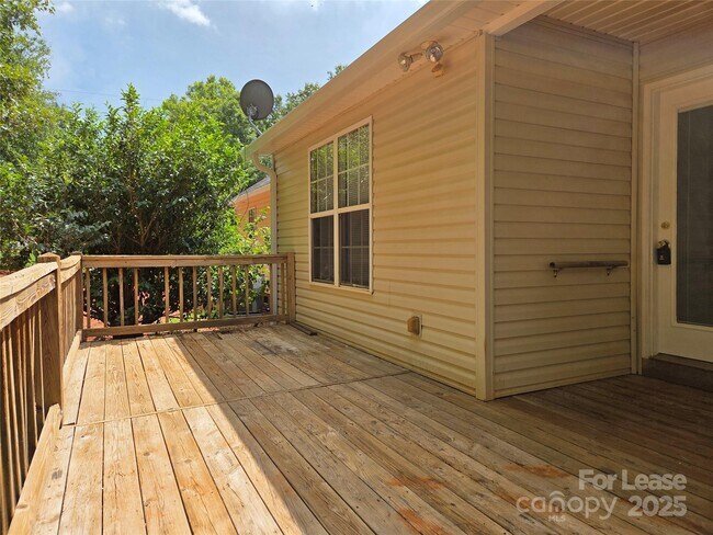 Building Photo - 4641 Hickory Grove Rd