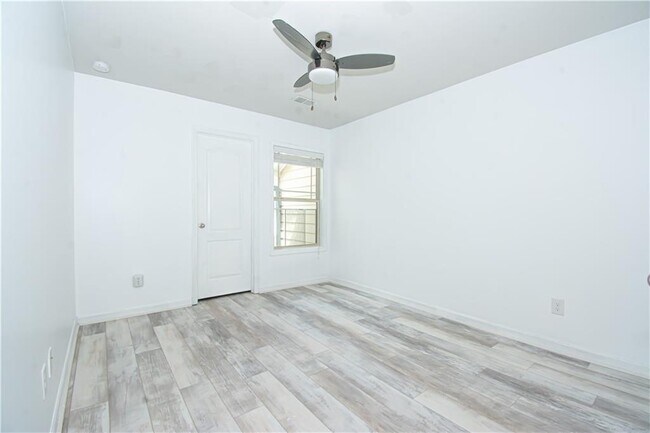 Building Photo - 162 Townview Dr