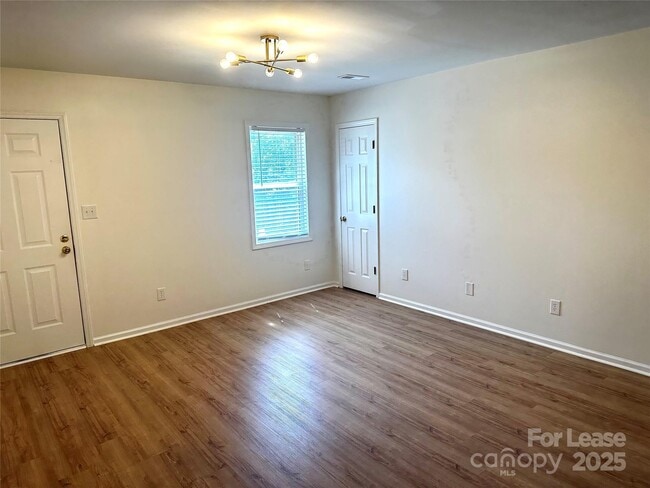 Building Photo - 5591 Wrenn Dr