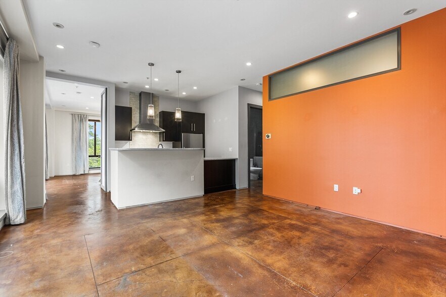 Building Photo - 36 A St